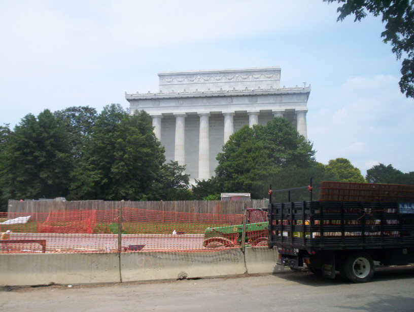 The Lincoln Memorial from the back, under construction. Photo: Wikipedia.