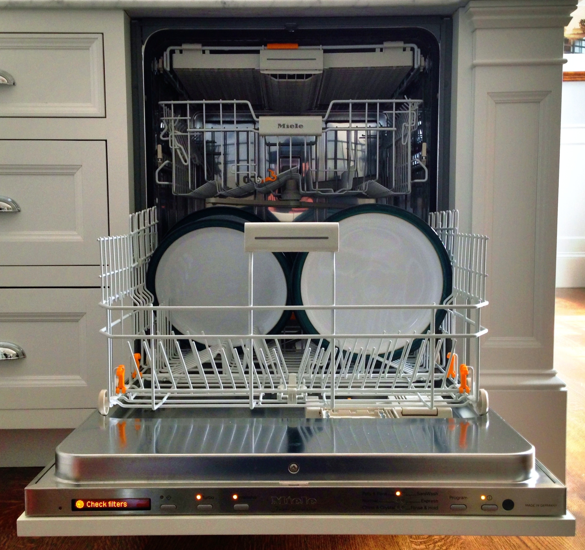 This isn't a picture of my dishwasher, but it looks great to me. Photo: Wikipedia. 