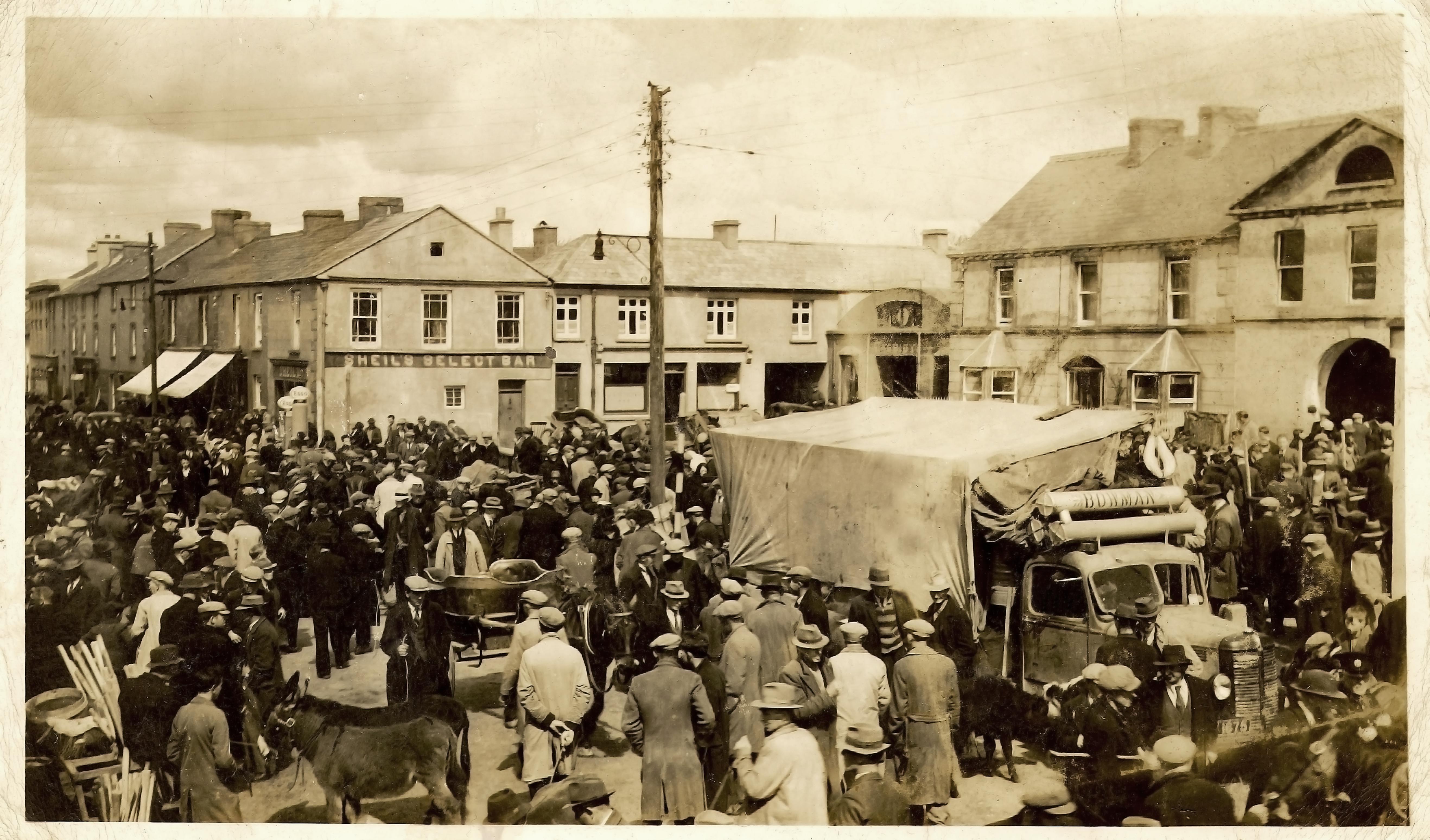 Pre-1940s farmer's market, Ireland. Image: Wikipedia.
