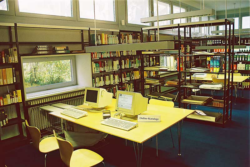 Library! Photo: Wikipedia. 