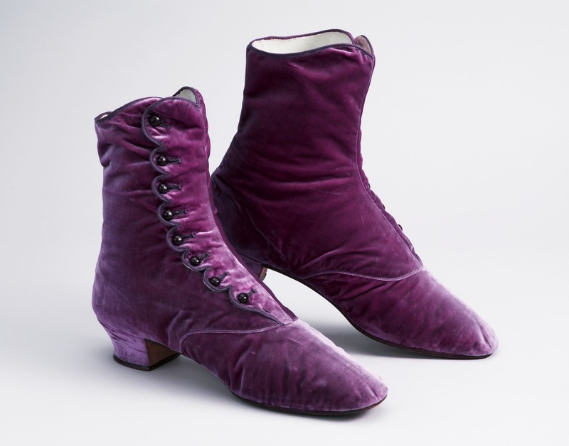 Wikipedia says these boots are silk, but don't they look like velvet? Either way, they belonged to Queen Sofia of Switzerland (1836-1913). Work it, girl.