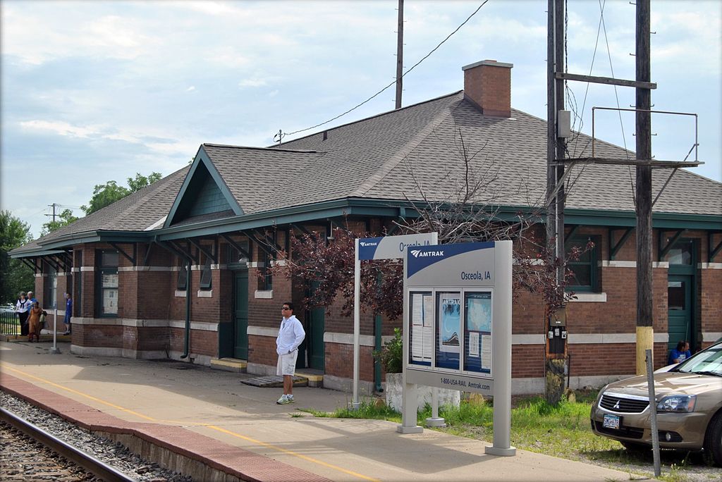 Osceola train station. Not pictured: Sar. Pictured: Some Dude. Image: Wikipedia.