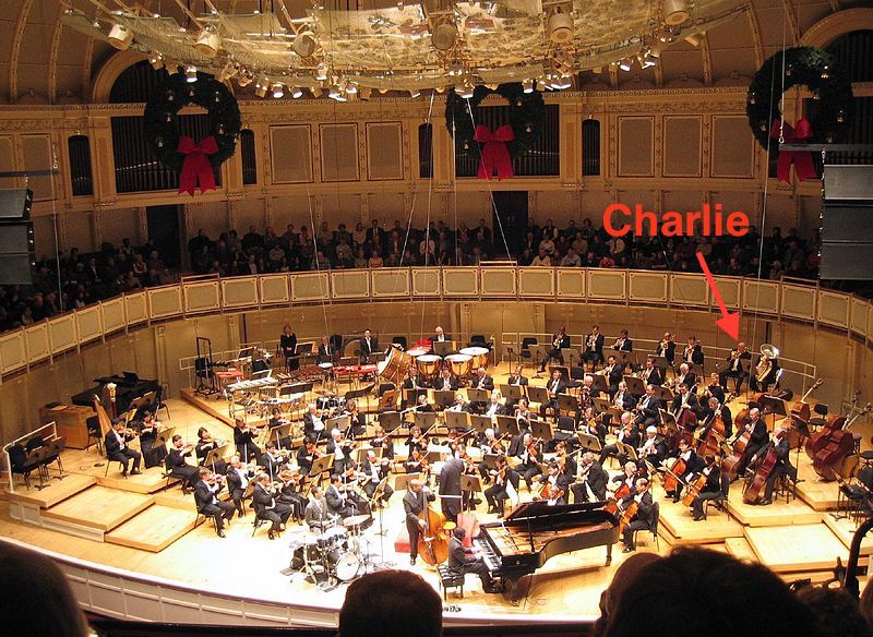 I'm 99% sure that's Charlie! Photo by Jordan Fischer, 2005, via Wikipedia. (Annotation mine.)