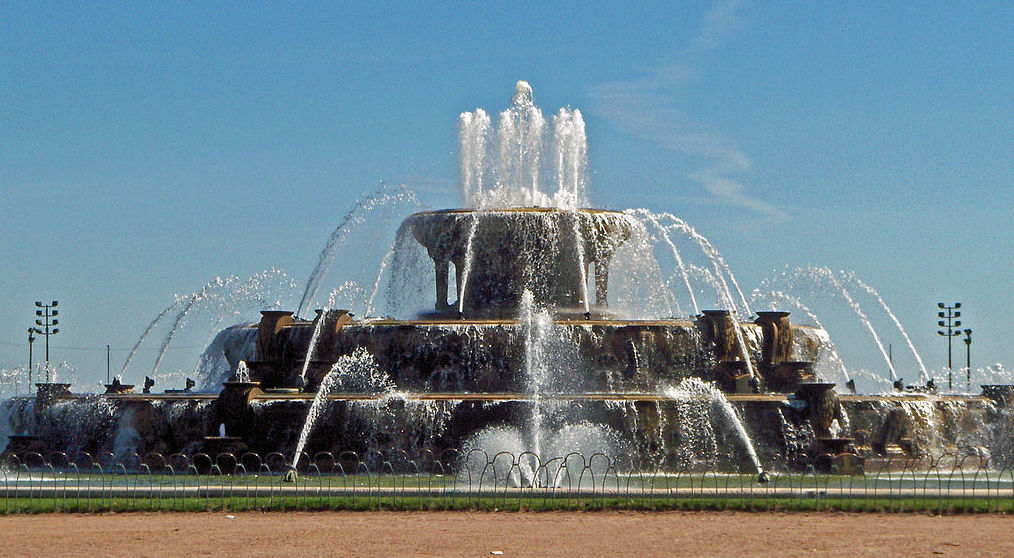 Buckingham Fountain in Grant Park, Chicago. Image: Wikipedia. 
